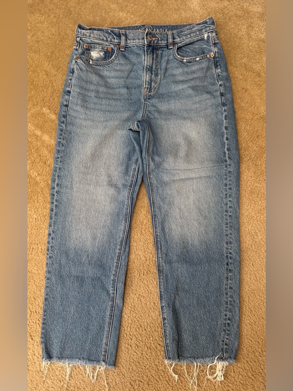 AEO Sz 8 Short High-Rise Straight Crop Jeans in Light Blue